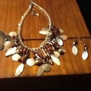 Chico necklace and earrings set